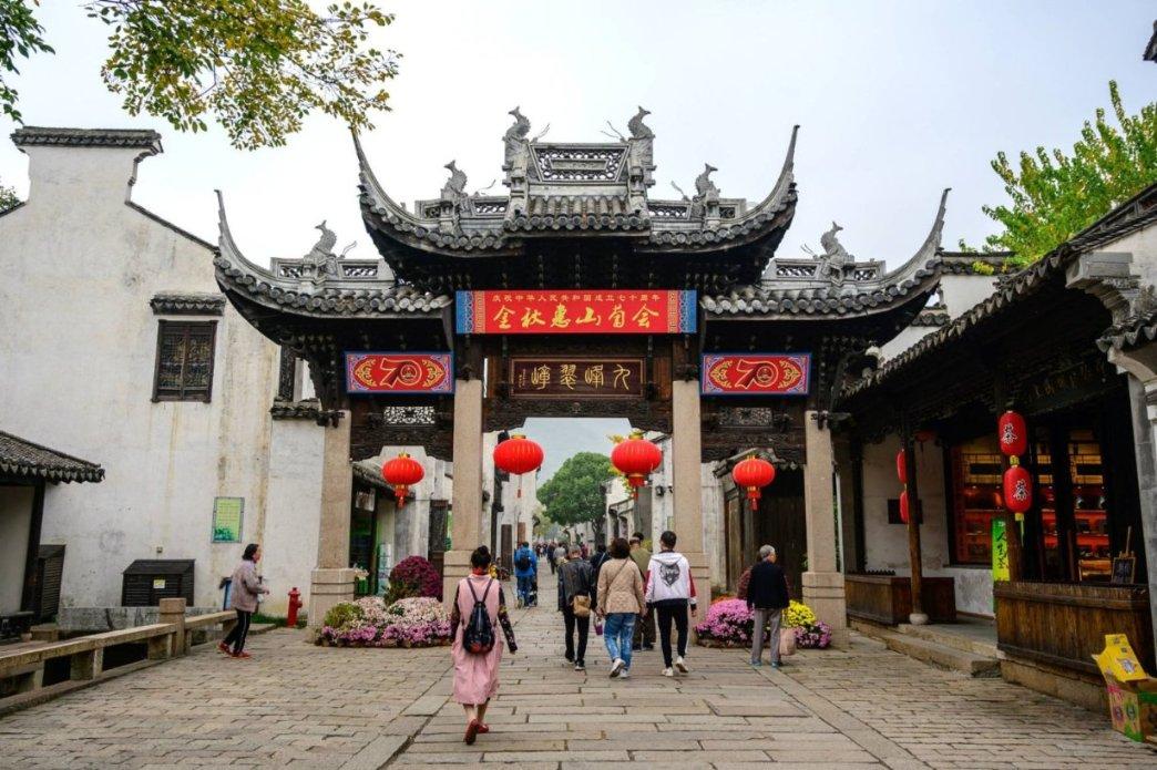逃出林中村